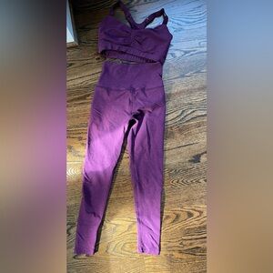 Beyond yoga set in size small. Beautiful purple color. Excellent condition